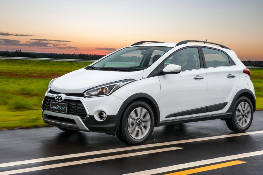  Hyundai HB20X 2015 года  (фото 10 из 25)